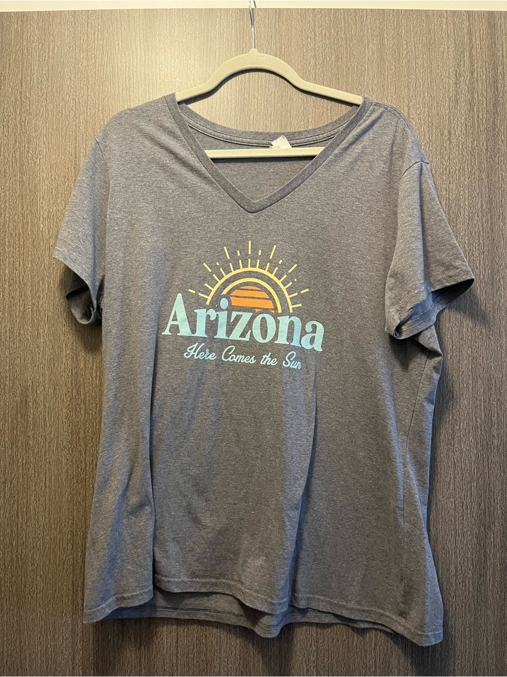 Arizona Women's Gray V-Neck Tee with Retro Sun Graphic
